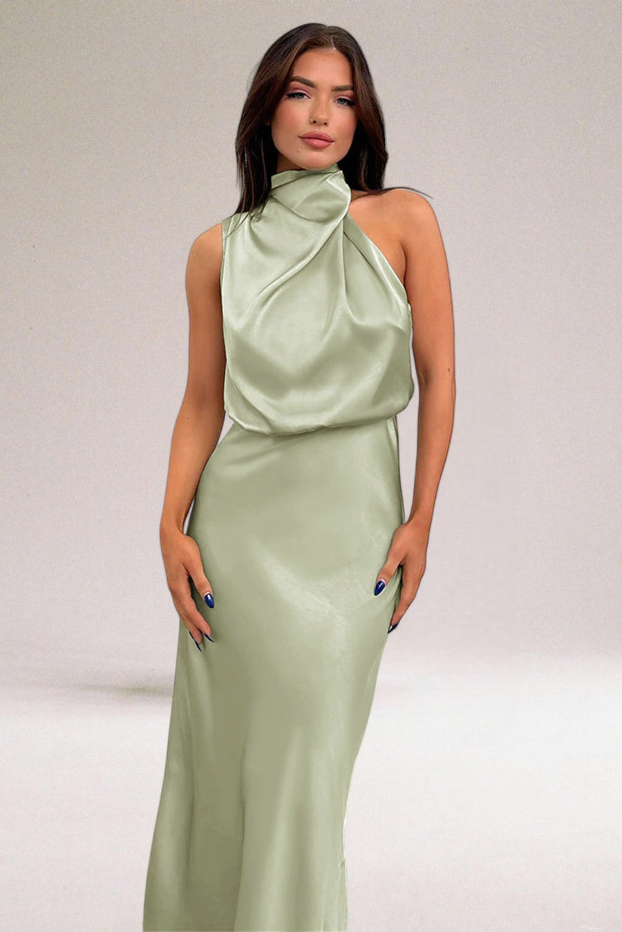 Curral das Freiras – Vestido de Cetim com Decote Halter
