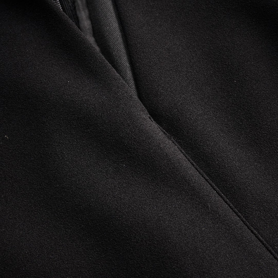 Guarda – Vestido Preto com Gola Mao