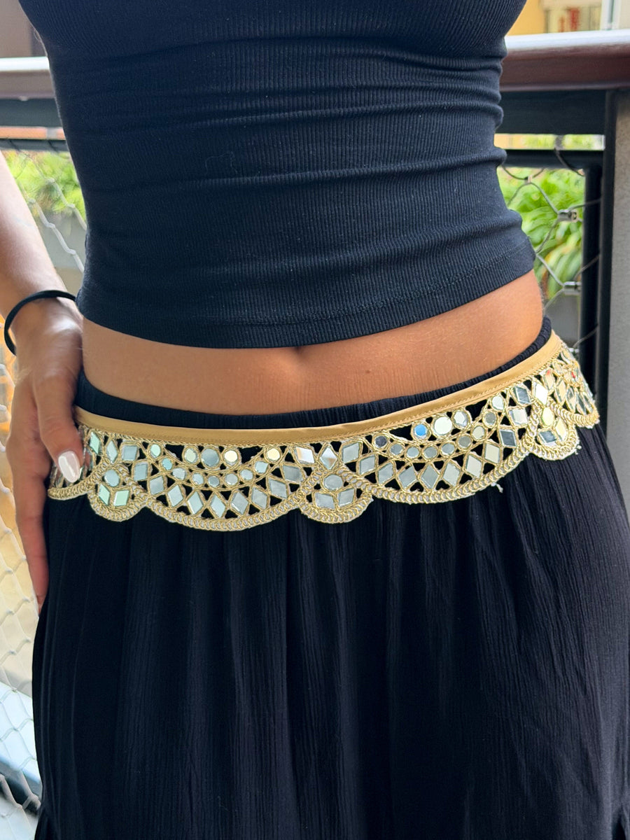 Cinto com espelhos em forma de onda dourado