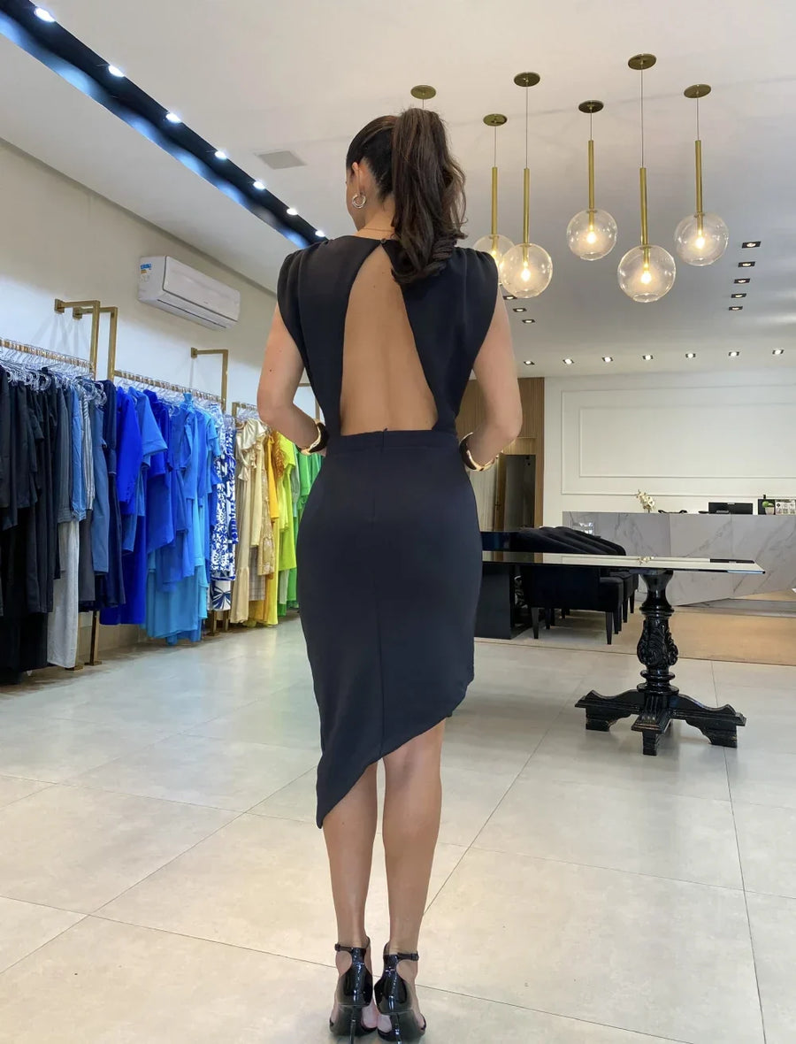 Revelhe – Vestido com Ombros Estruturados