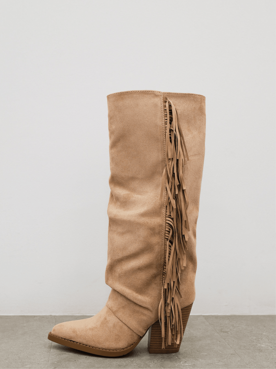 Botas de cowboy com franjas laterais em bege