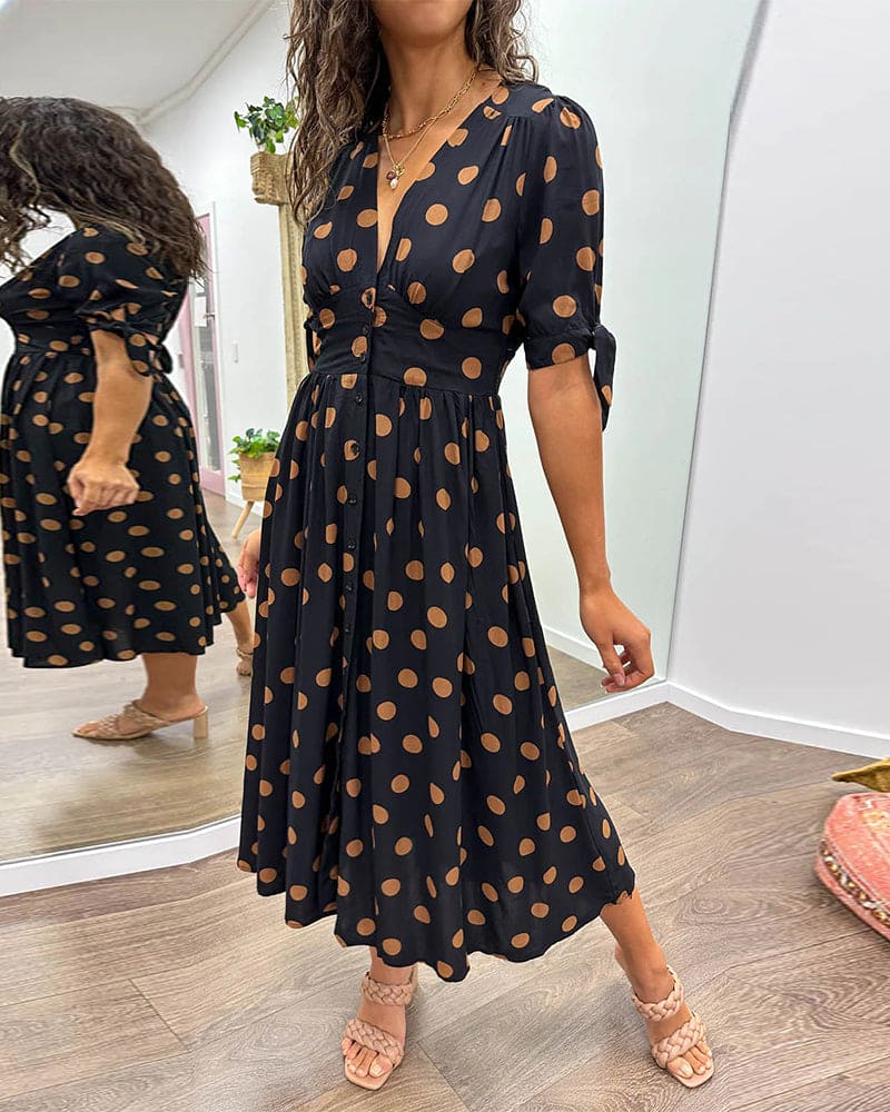 Valezim – Vestido de Bolinhas com Decote em V