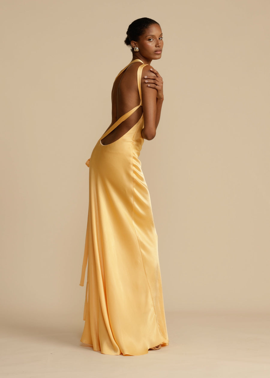 Vale de Pradinhos – Vestido Longo Dourado de Um Ombro