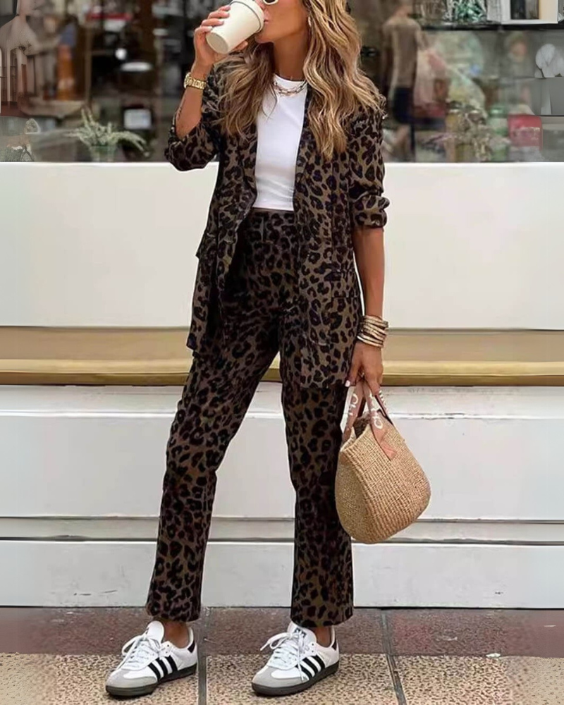 Casal do Rei – Conjunto de Vestido e Calças com Padrão Leopardo