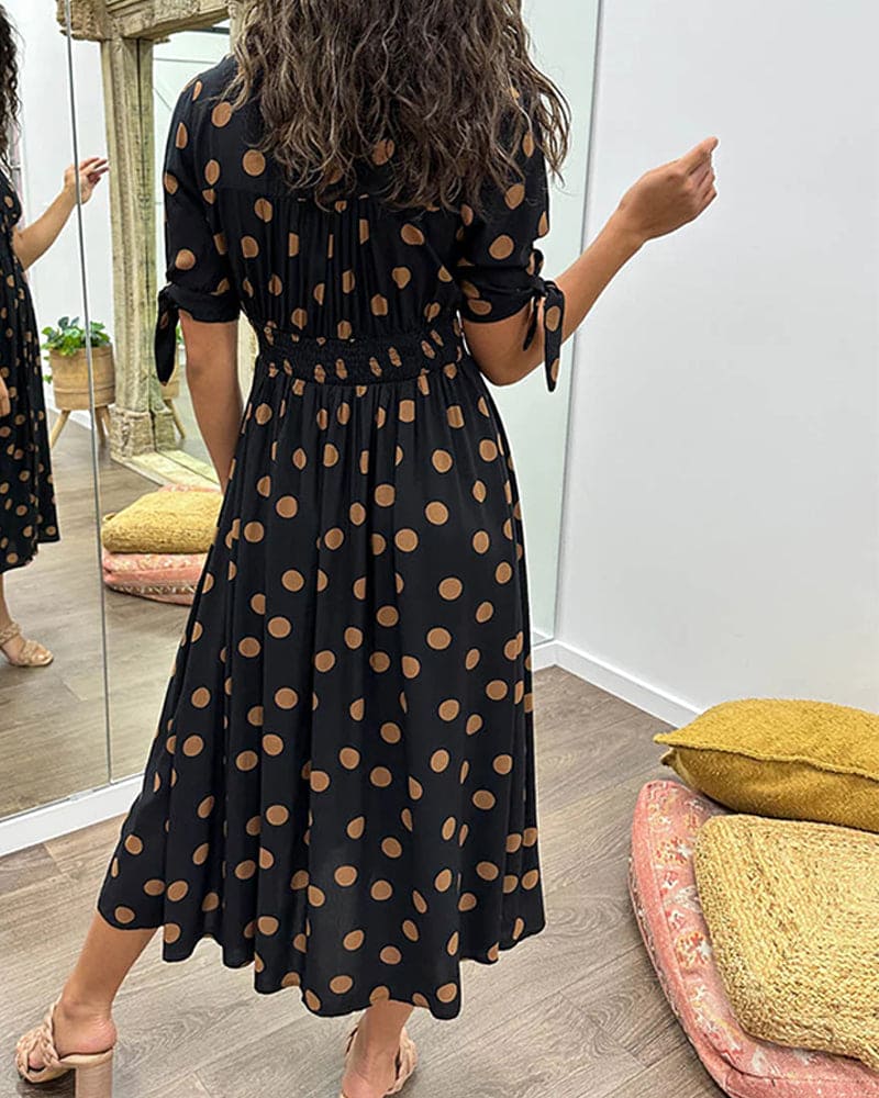 Valezim – Vestido de Bolinhas com Decote em V