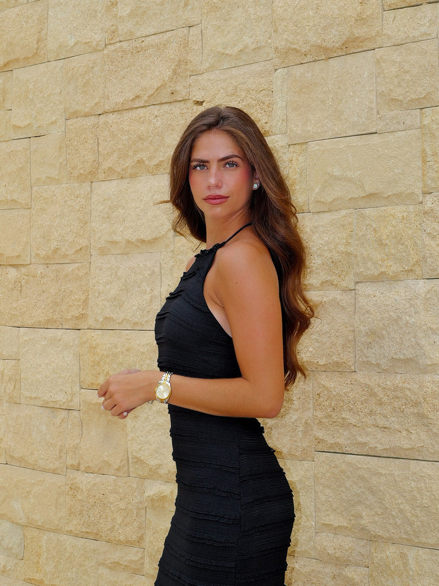 Vestido preto midi com decote halter e folhos