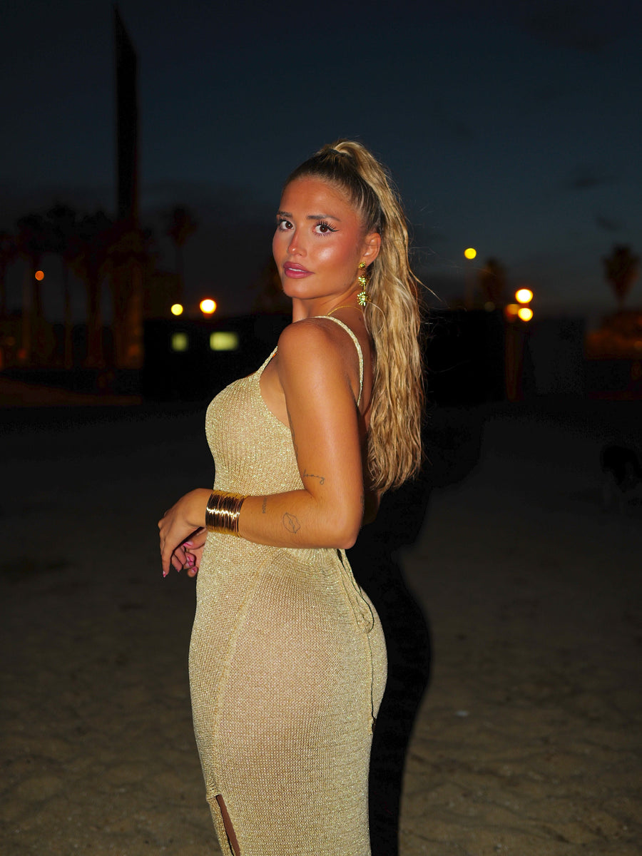 Vestido midi em malha dourada