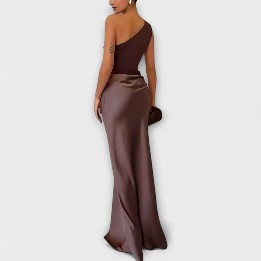 Alpedrinha – Vestido Longo de Um Ombro com Pregas