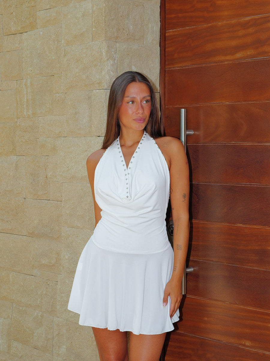 Vestido mini com decote halter e tachas, branco