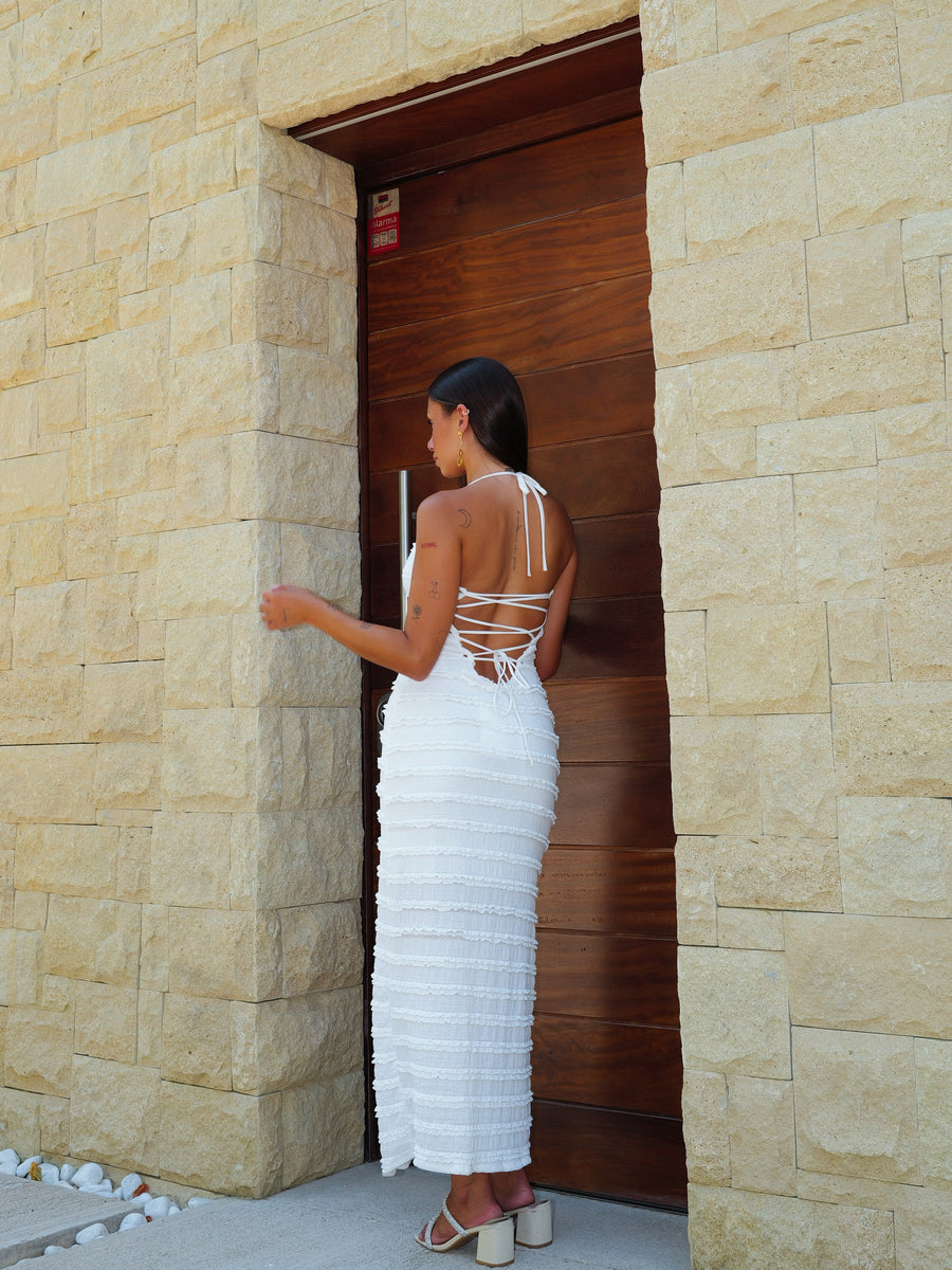 Vestido midi com folhos e renda branca