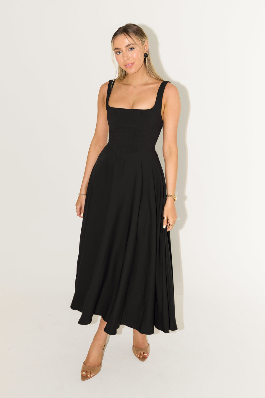 Idanha-a-Velha – Vestido Midi com Decote Quadrado