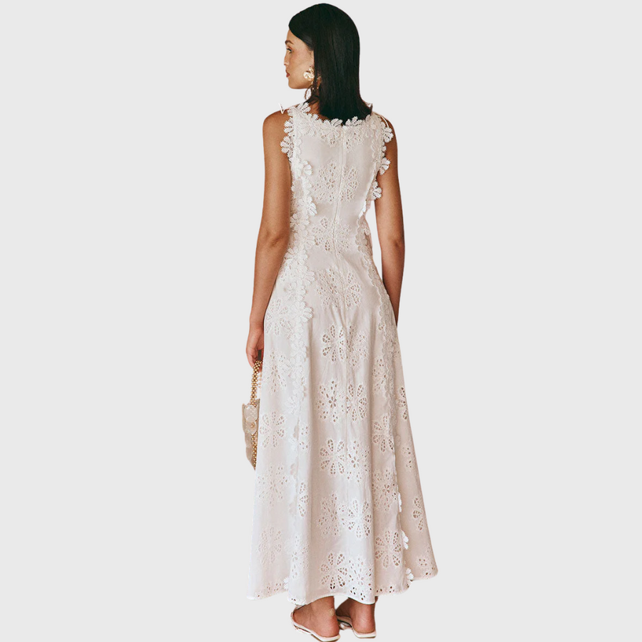 Vale de Amoreira – Vestido Longo com Bordado Floral
