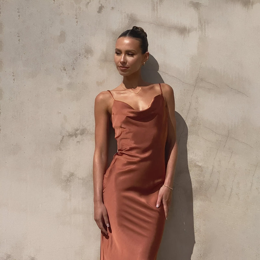Variz – Vestido Longo de Cetim