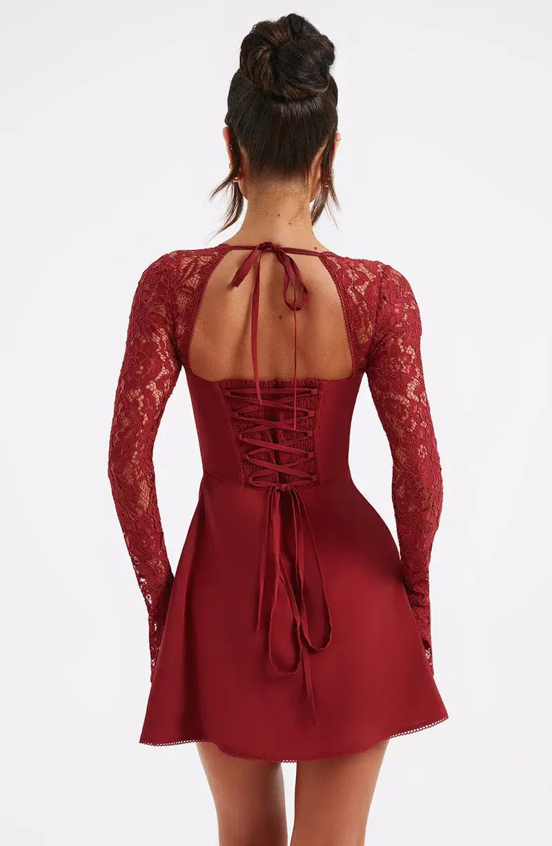 Fajã Grande – Vestido Curto de Cetim com Renda