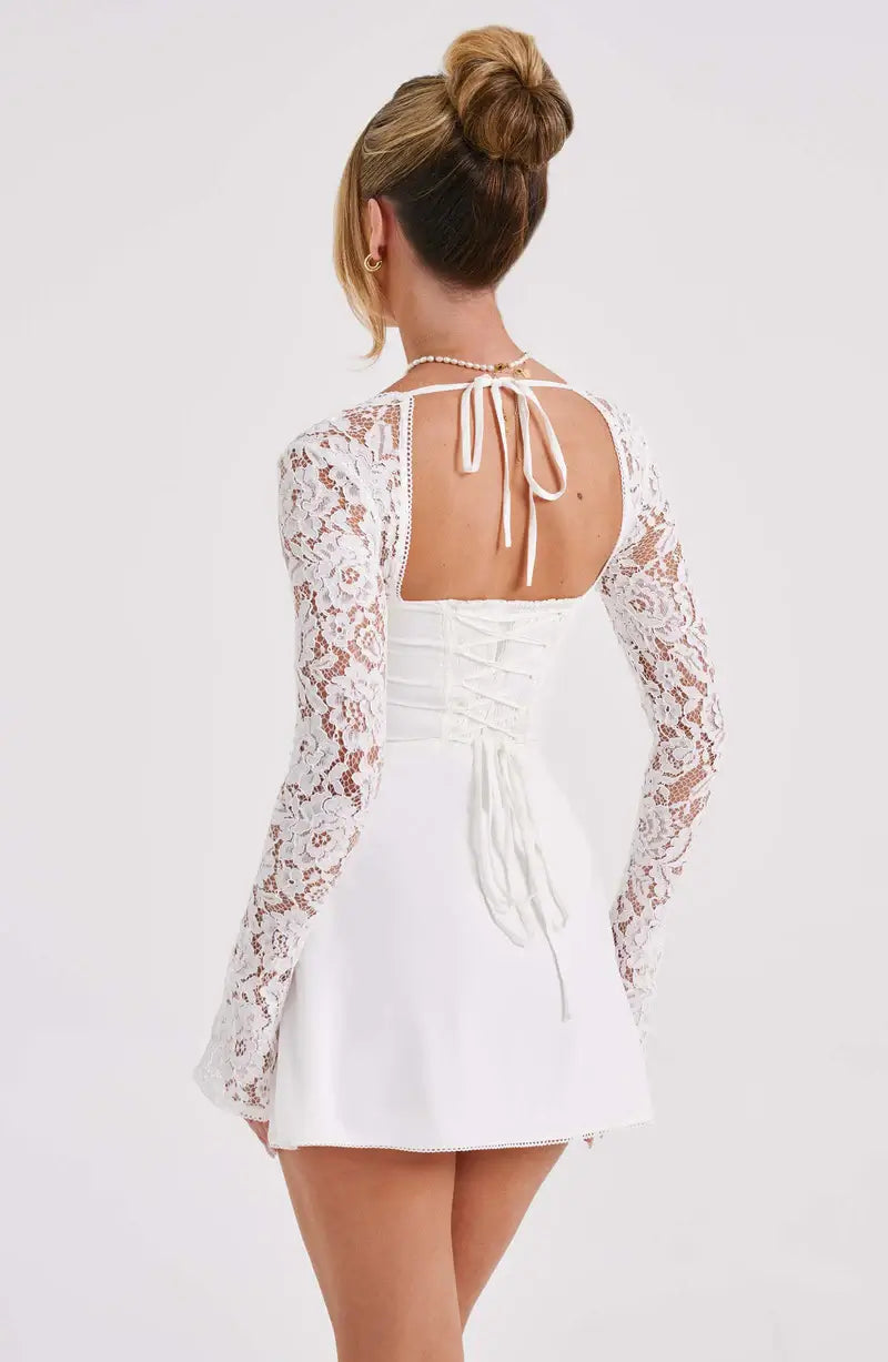 Fajã Grande – Vestido Curto de Cetim com Renda