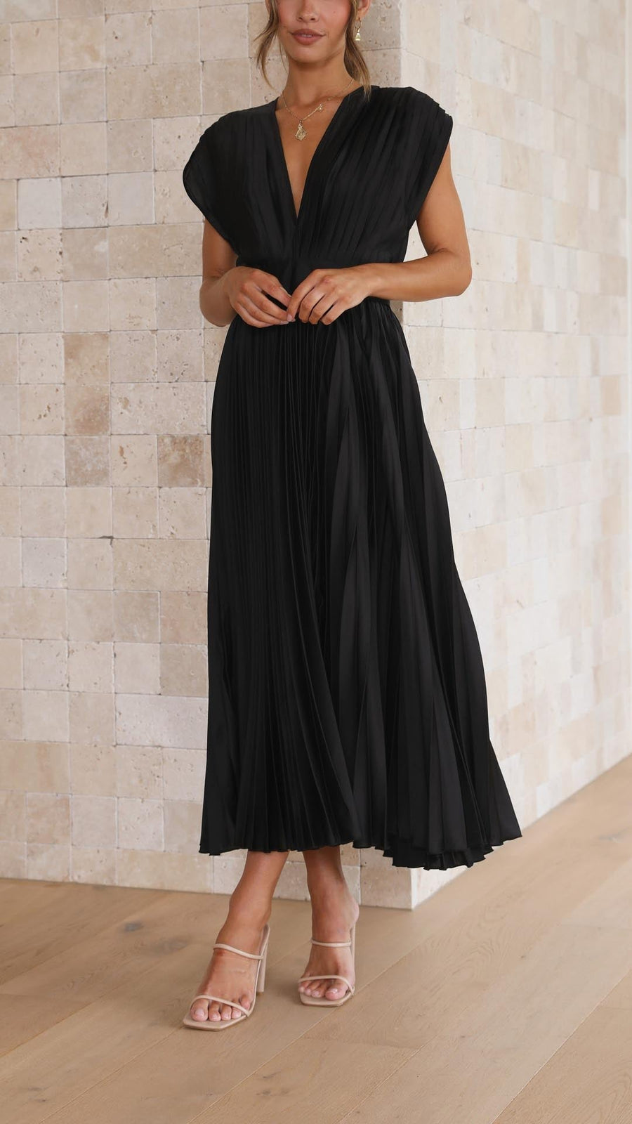 Zoio – Vestido Plissado com Decote em V