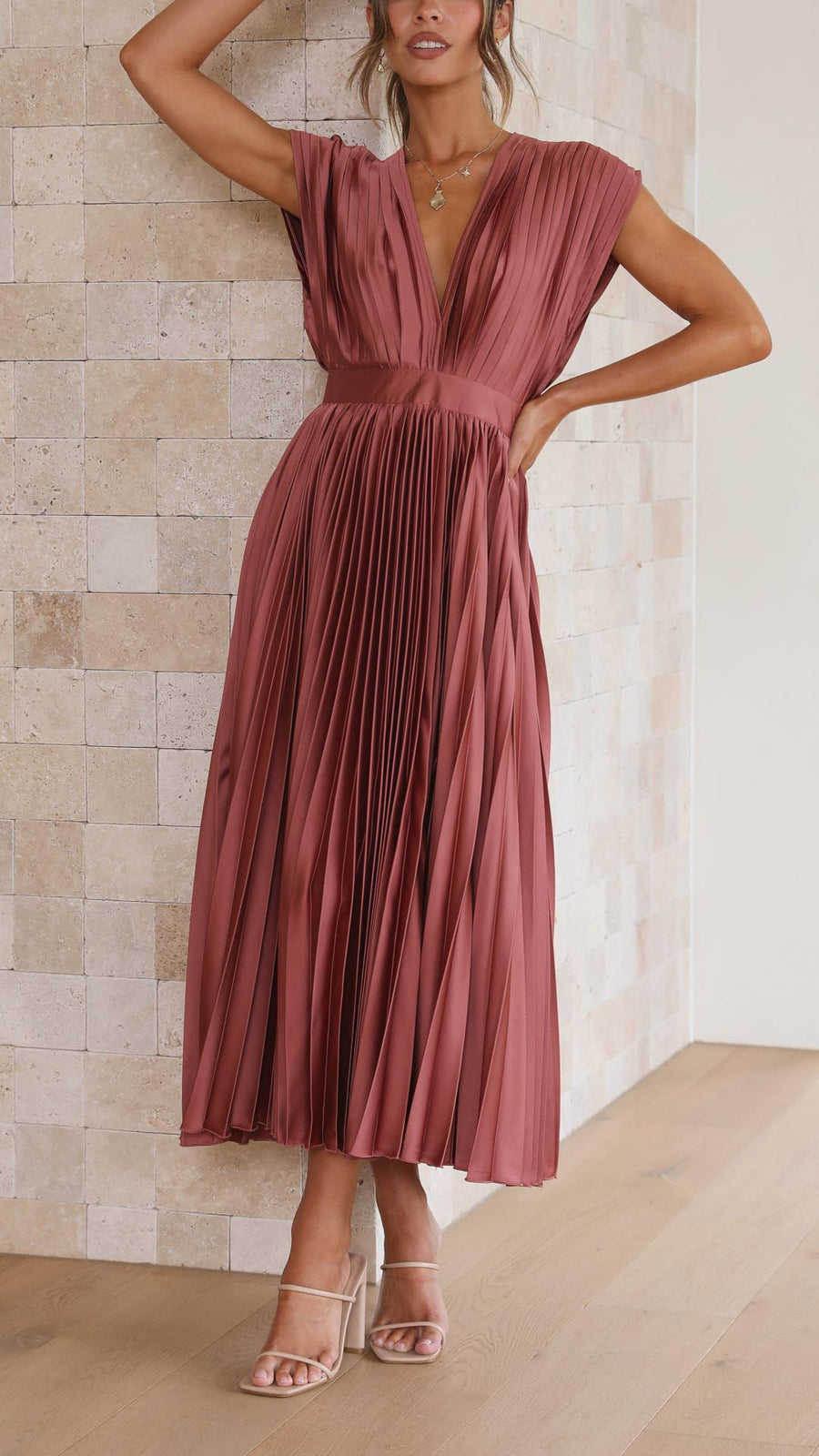 Zoio – Vestido Plissado com Decote em V