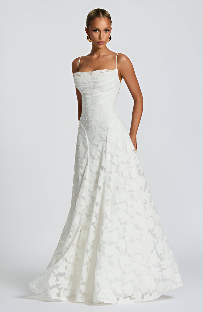 Vilar de Perdizes – Vestido Longo com Corpete de Renda