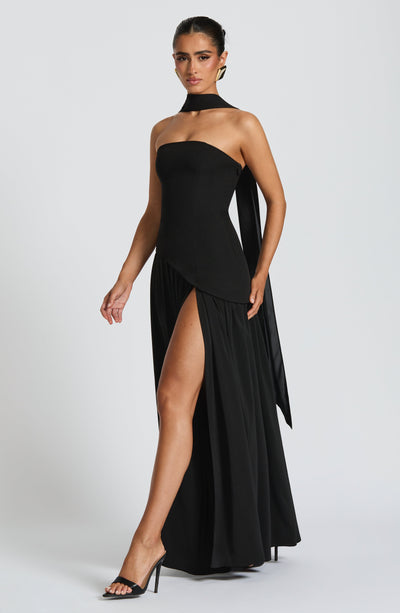 Vale de Água – Vestido Longo com Fenda