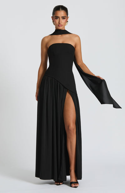 Vale de Água – Vestido Longo com Fenda