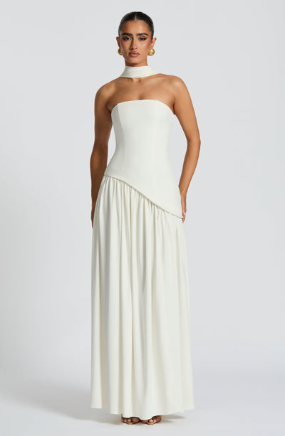 Vale de Água – Vestido Longo com Fenda