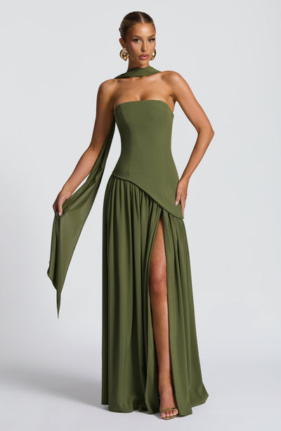 Vale de Água – Vestido Longo com Fenda
