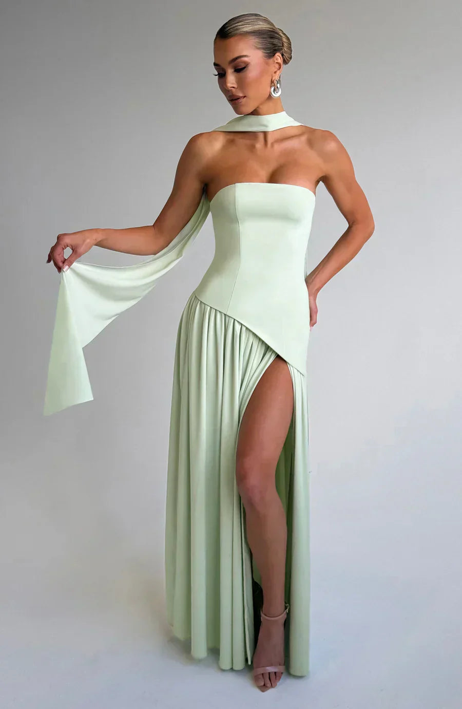 Vale de Água – Vestido Longo com Fenda