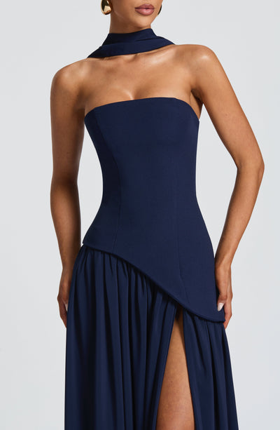 Vale de Água – Vestido Longo com Fenda