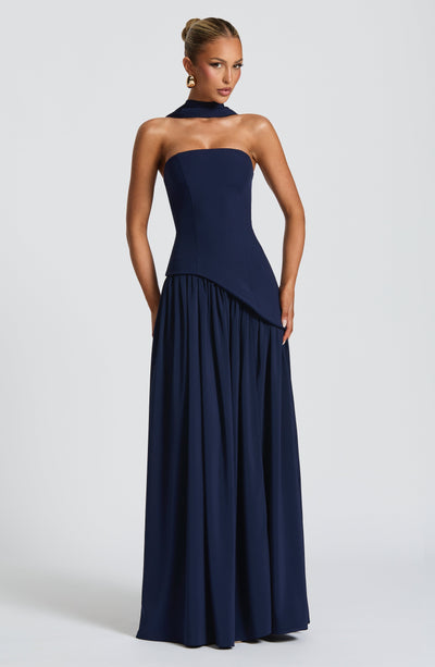 Vale de Água – Vestido Longo com Fenda