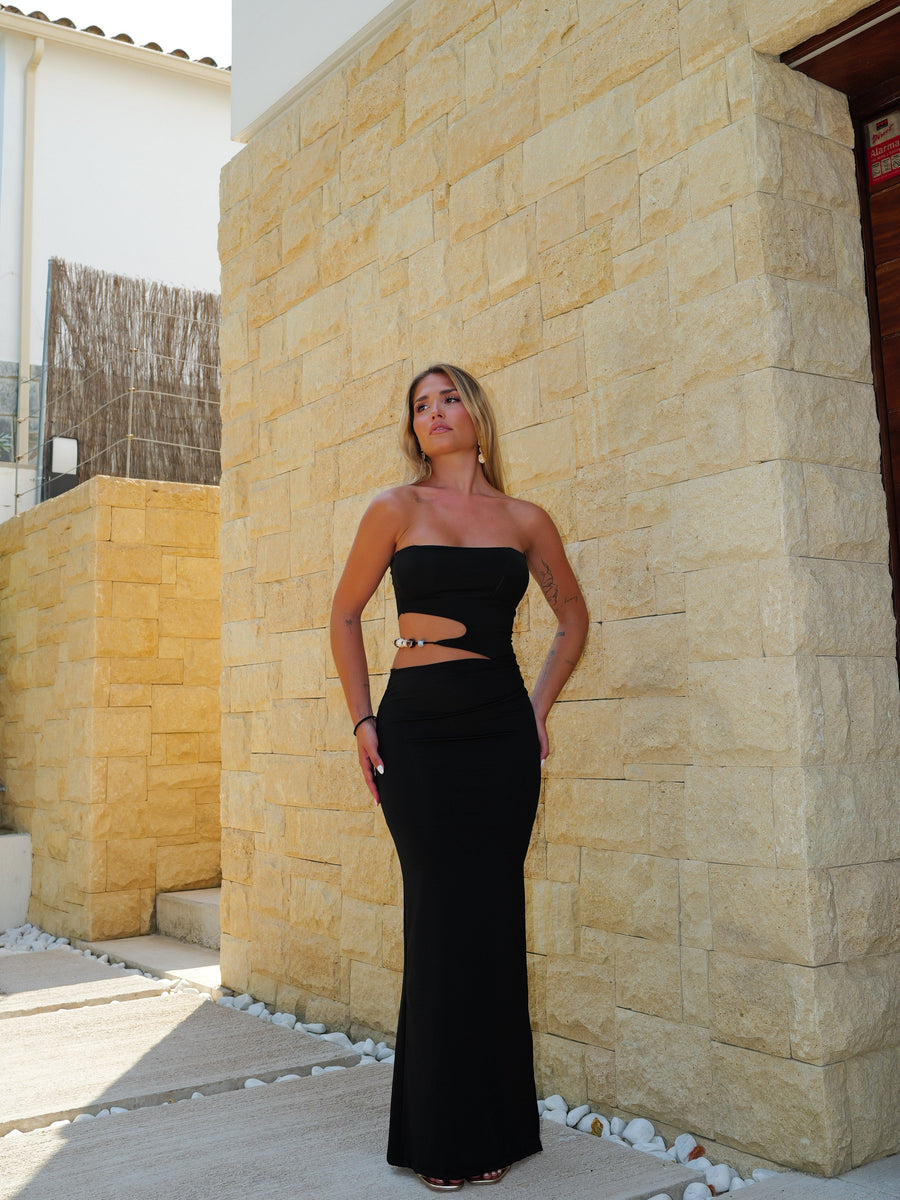 Vestido preto com bordado de missangas