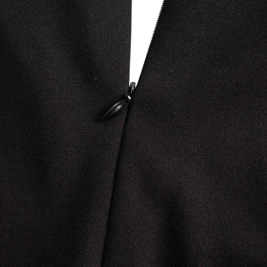 Guarda – Vestido Preto com Gola Mao