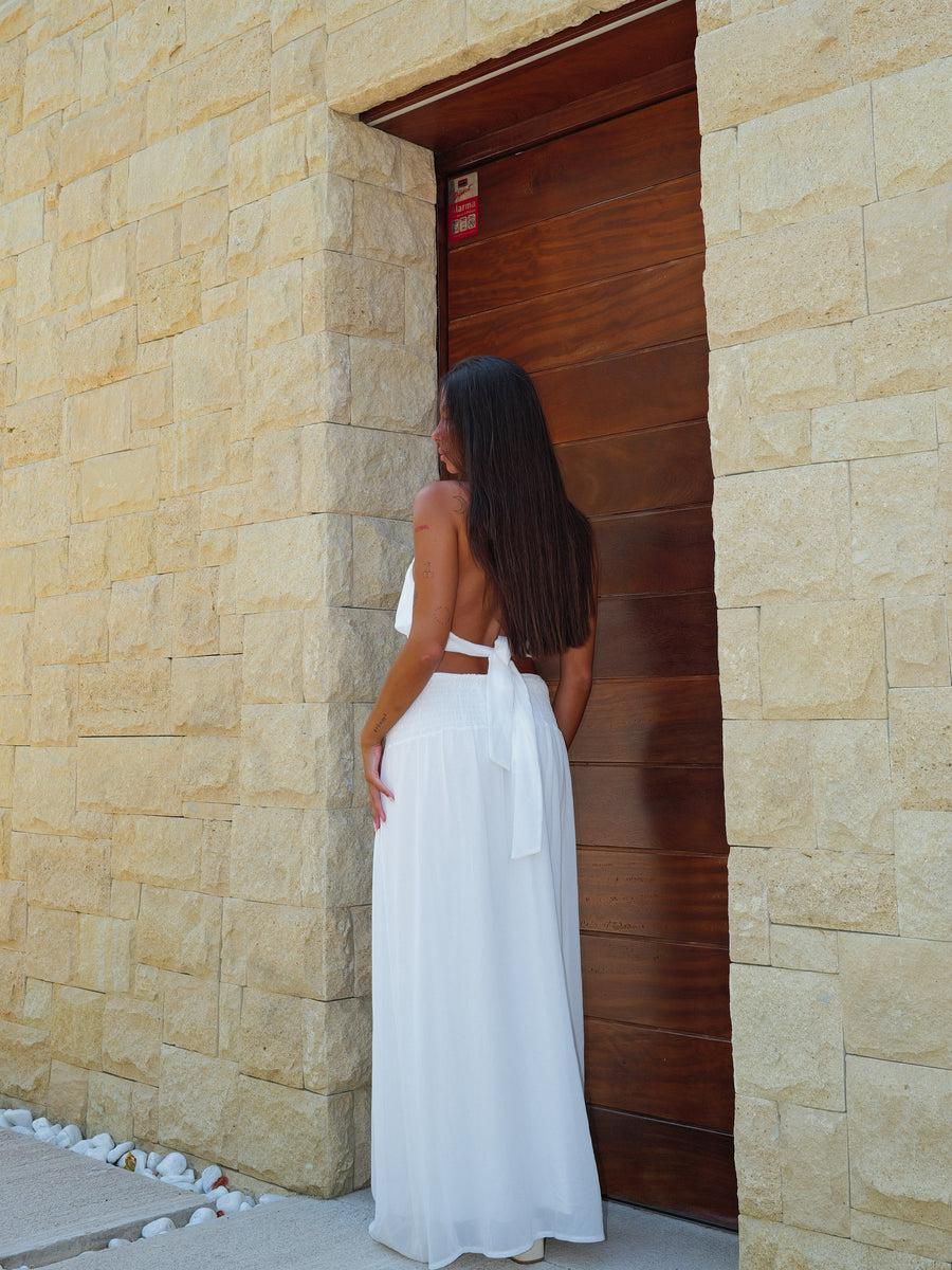 Conjunto de saia com decote halter branco