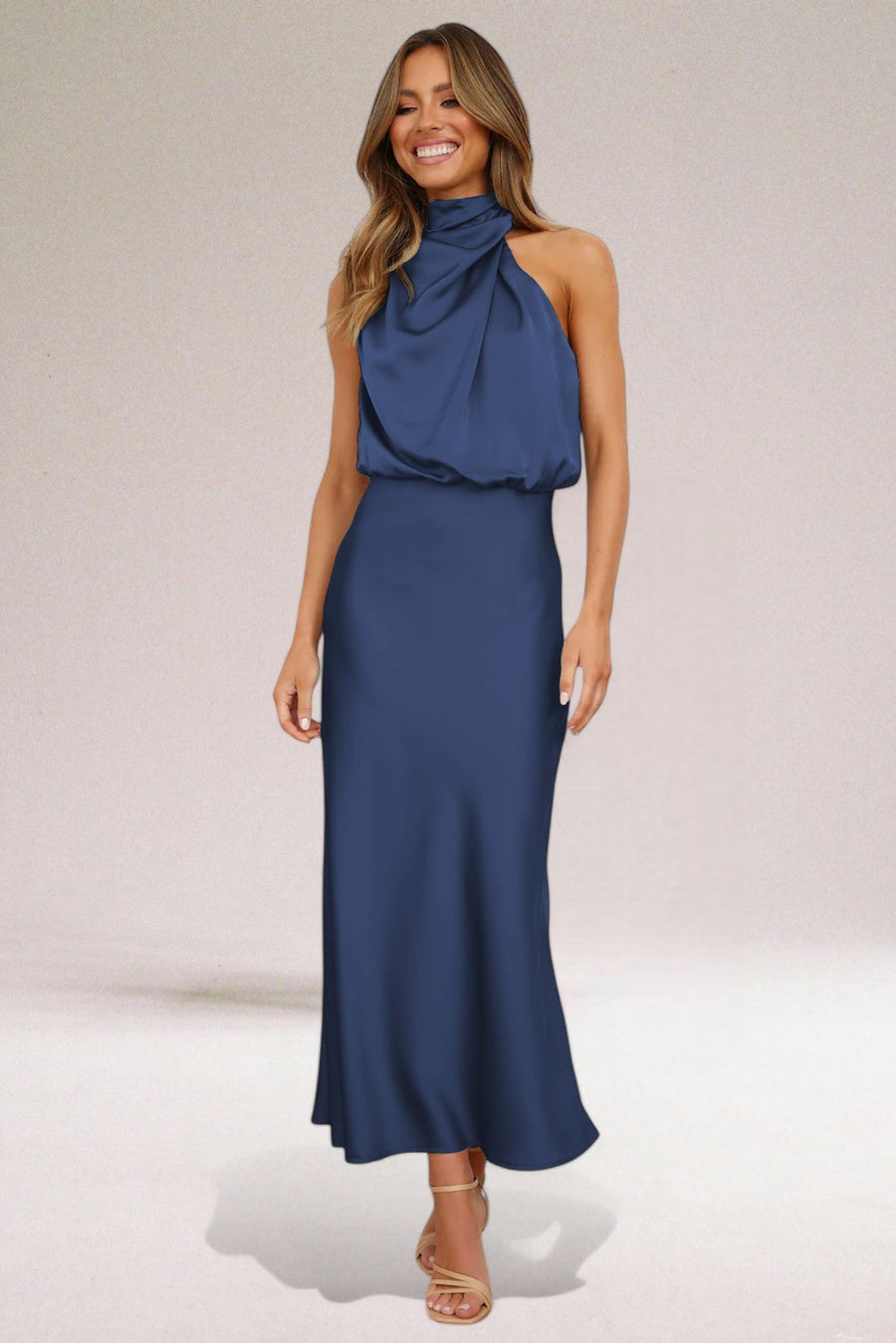 Curral das Freiras – Vestido de Cetim com Decote Halter