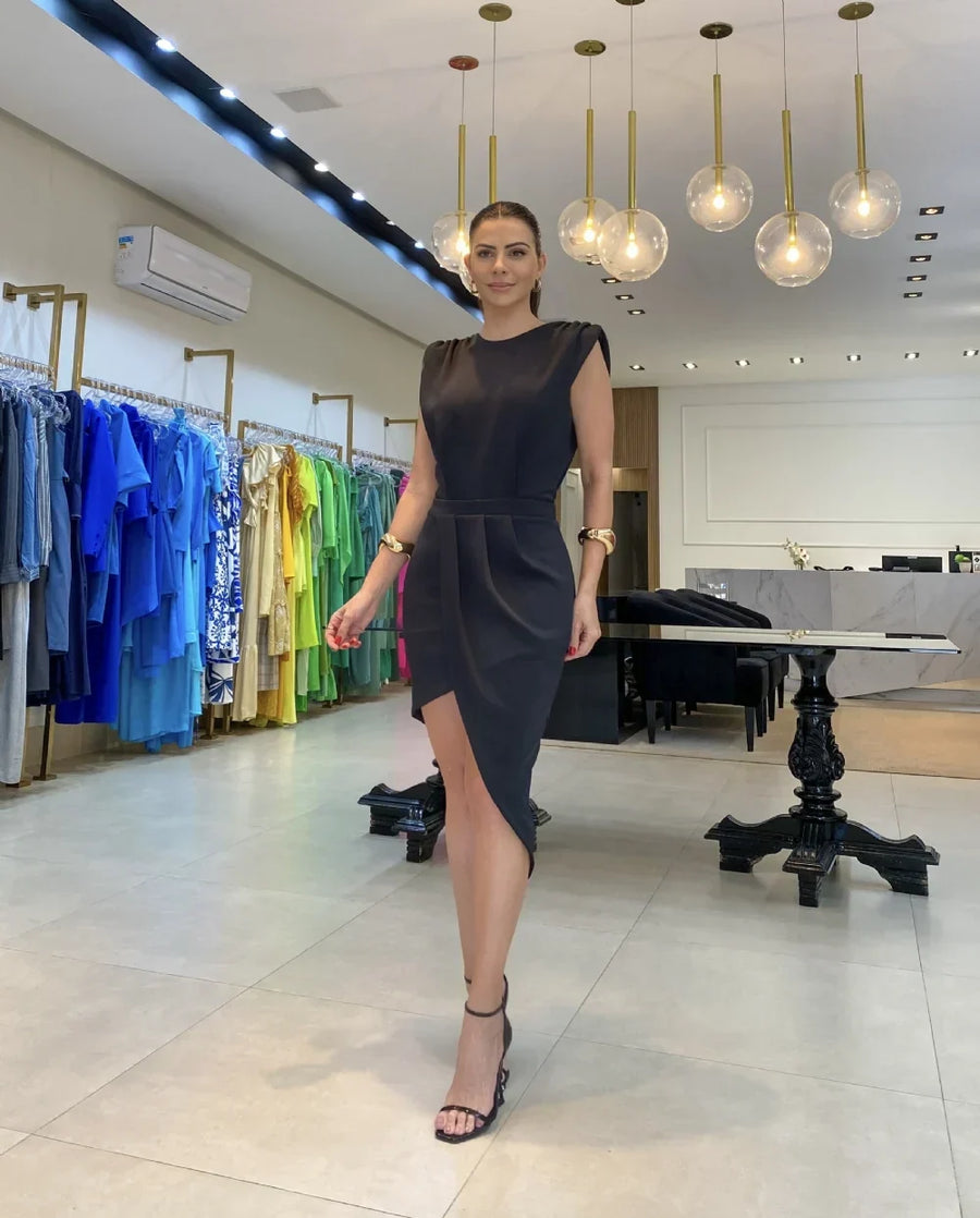 Revelhe – Vestido com Ombros Estruturados