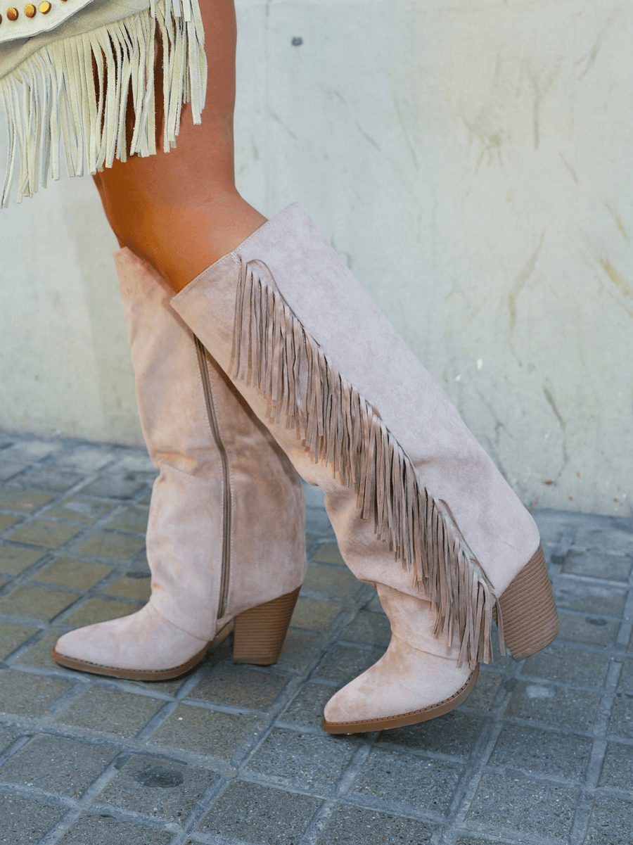 Botas de cowboy com franjas laterais em bege