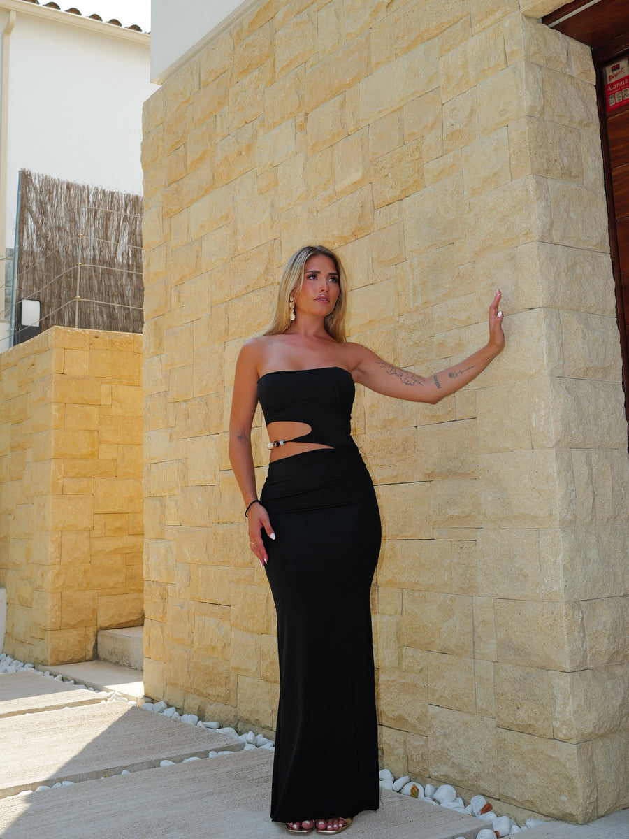 Vestido preto com bordado de missangas