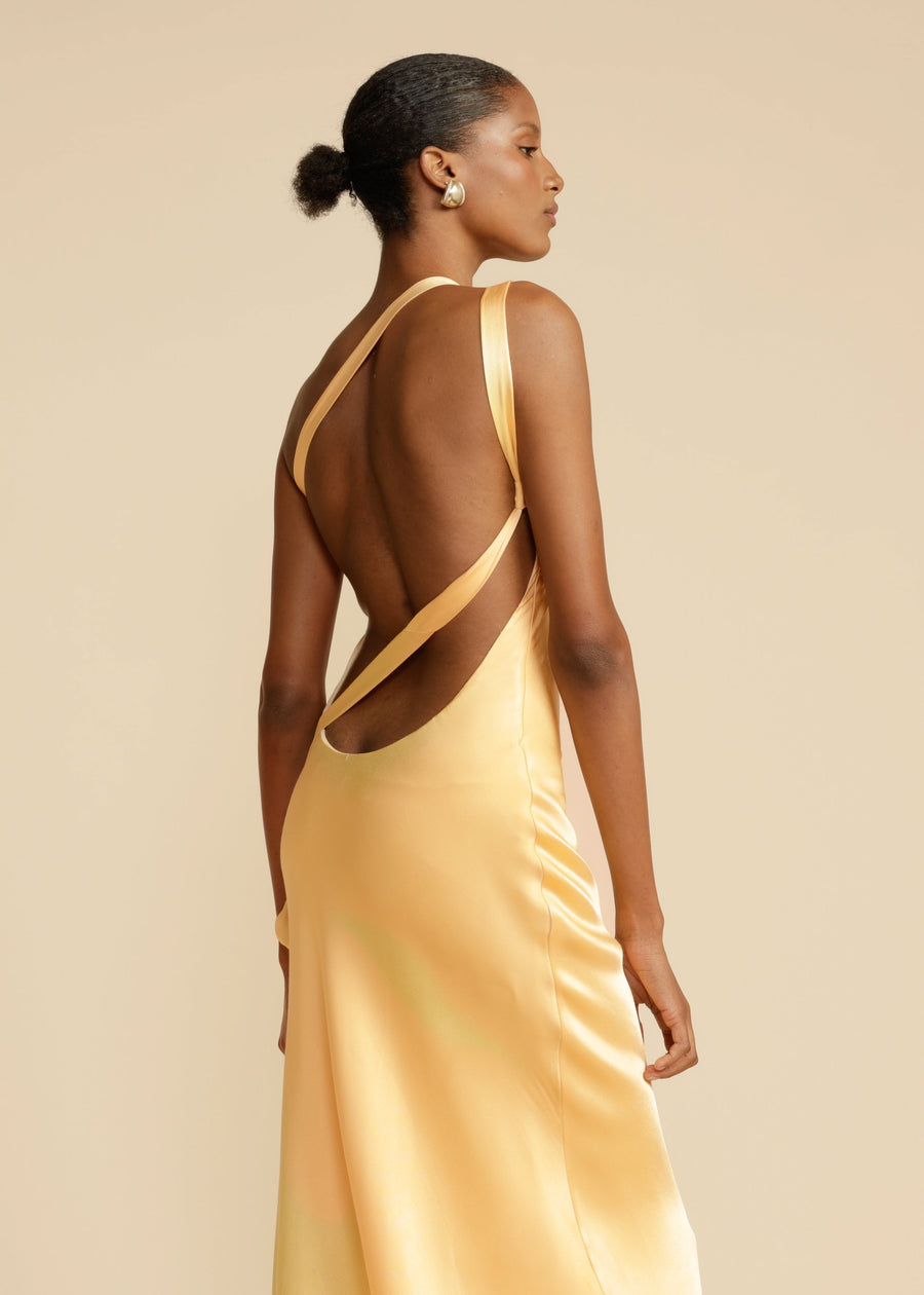 Vale de Pradinhos – Vestido Longo Dourado de Um Ombro