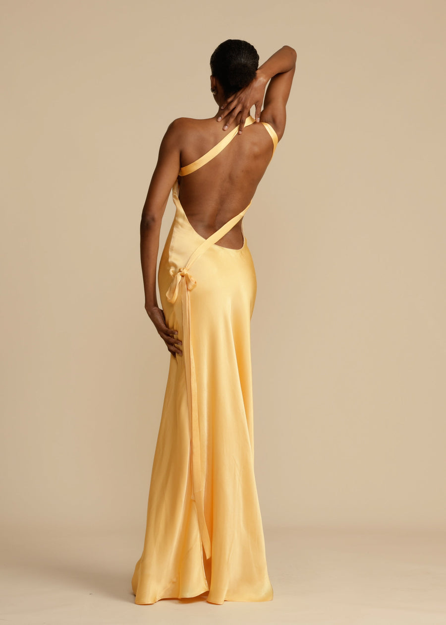 Vale de Pradinhos – Vestido Longo Dourado de Um Ombro