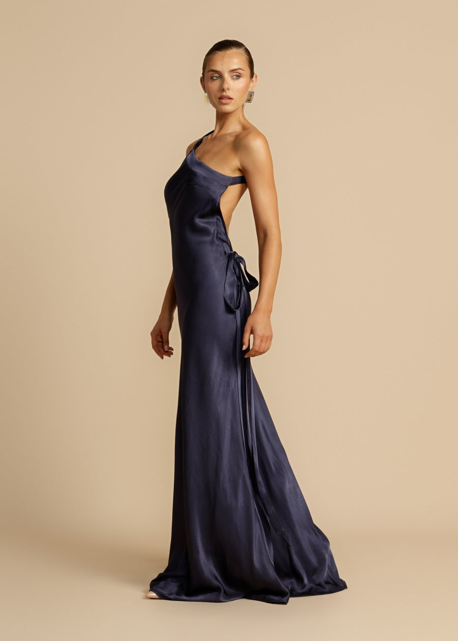 Vale de Pradinhos – Vestido Longo Dourado de Um Ombro
