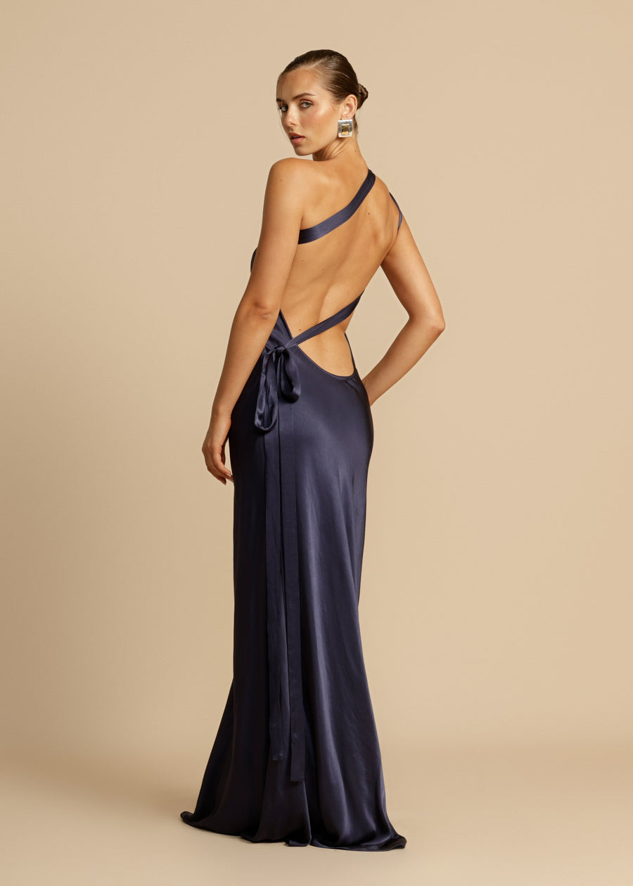 Vale de Pradinhos – Vestido Longo Dourado de Um Ombro