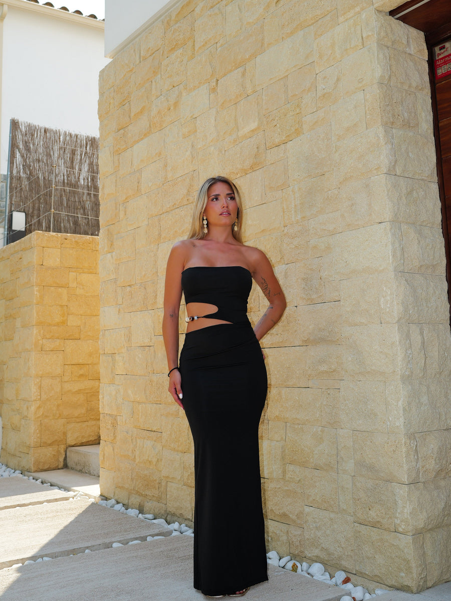 Vestido preto com bordado de missangas