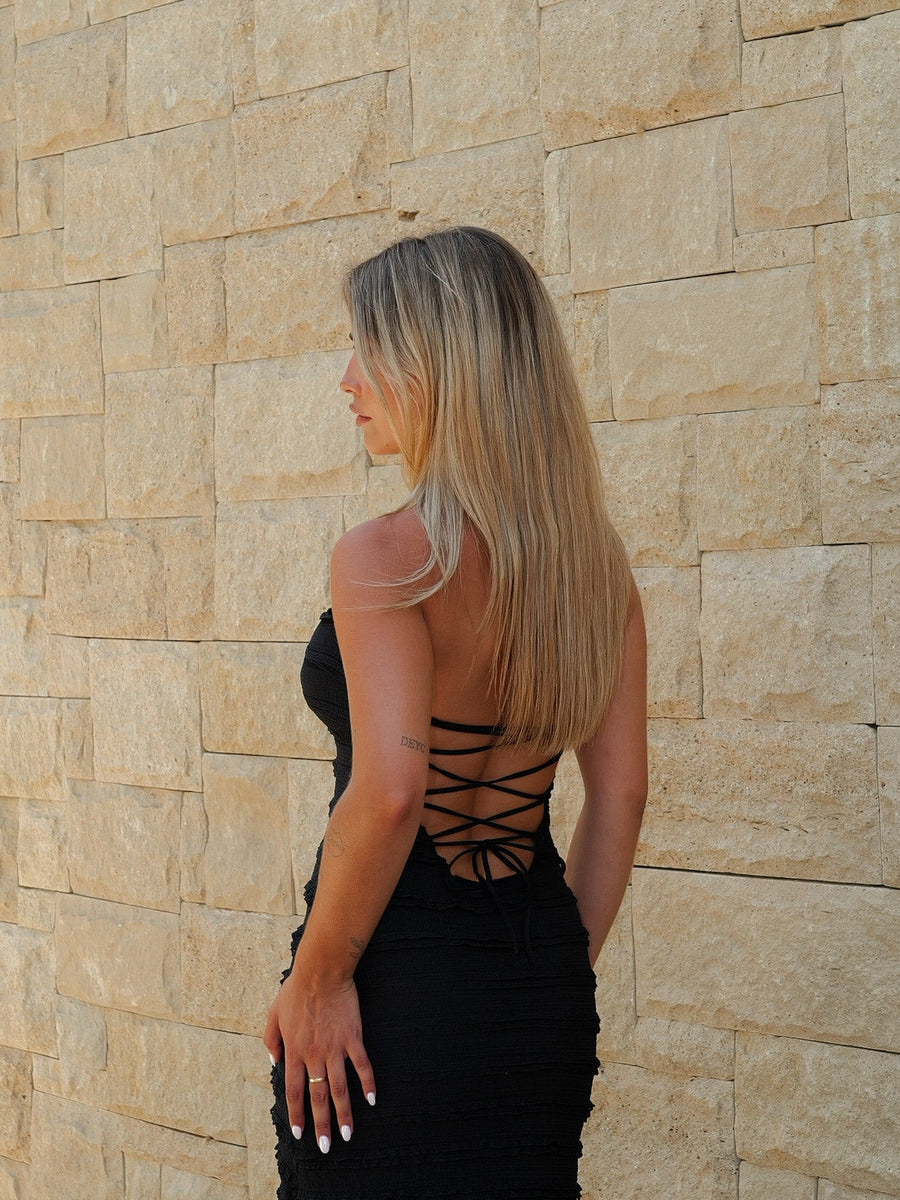 Vestido midi com folhos e renda preta