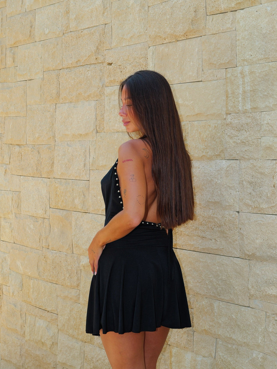 Vestido mini com decote halter e tachas, preto
