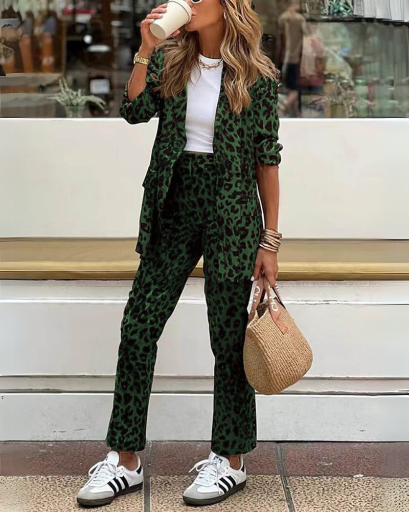 Casal do Rei – Conjunto de Vestido e Calças com Padrão Leopardo