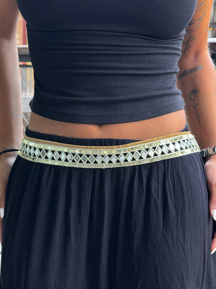 Cinto com espelhos em forma de losango dourado