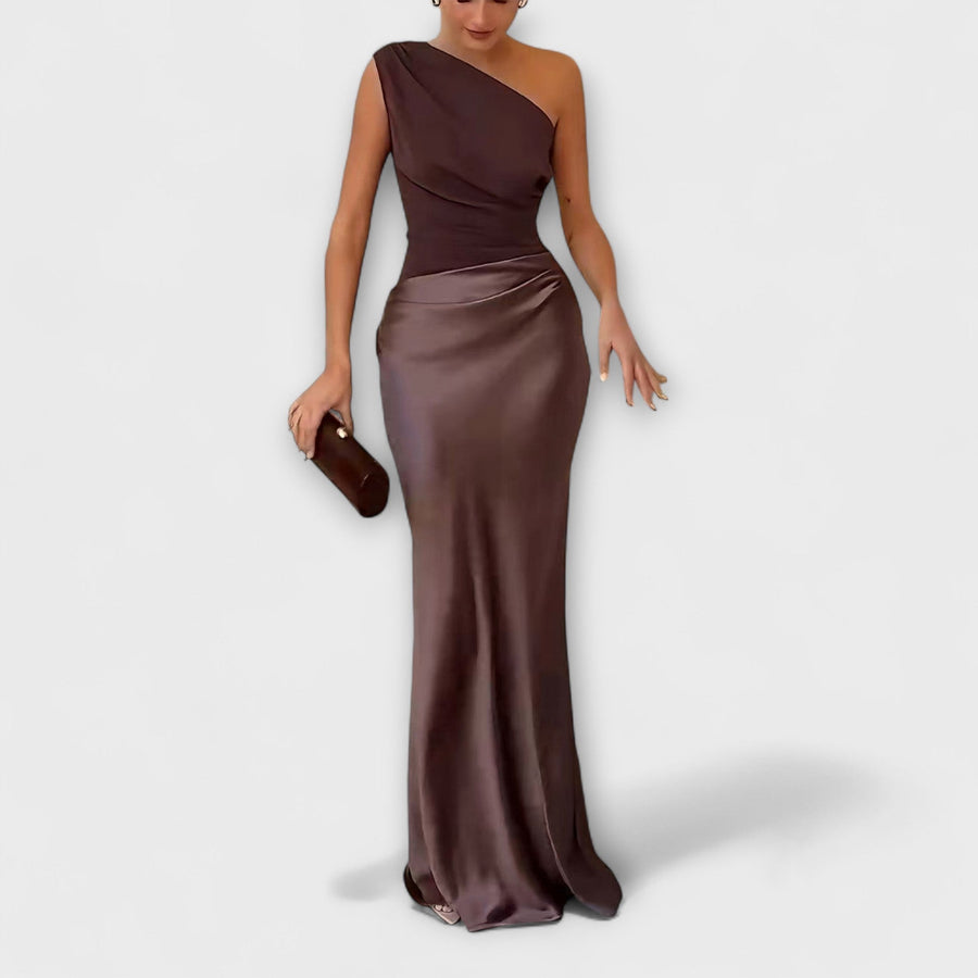 Alpedrinha – Vestido Longo de Um Ombro com Pregas