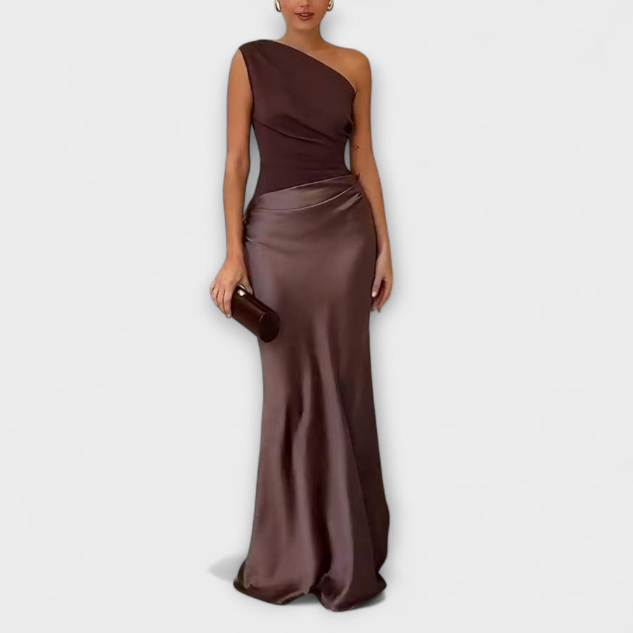 Alpedrinha – Vestido Longo de Um Ombro com Pregas