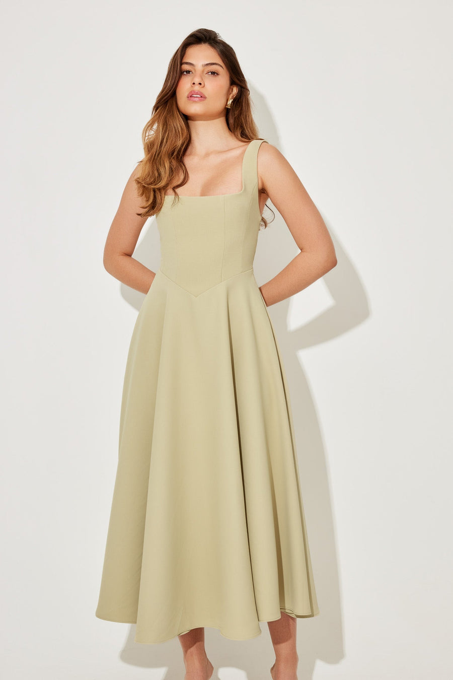 Idanha-a-Velha – Vestido Midi com Decote Quadrado