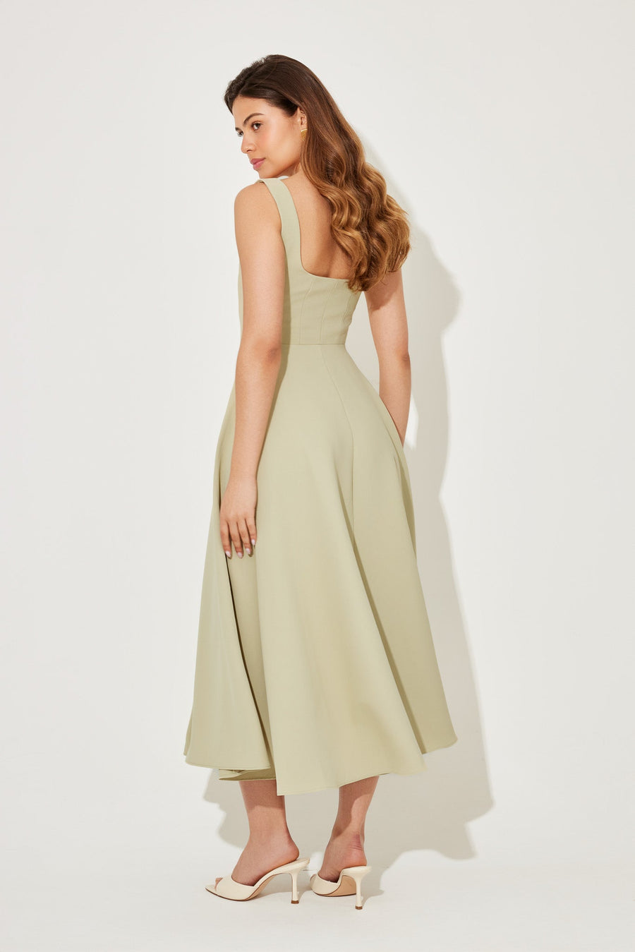 Idanha-a-Velha – Vestido Midi com Decote Quadrado