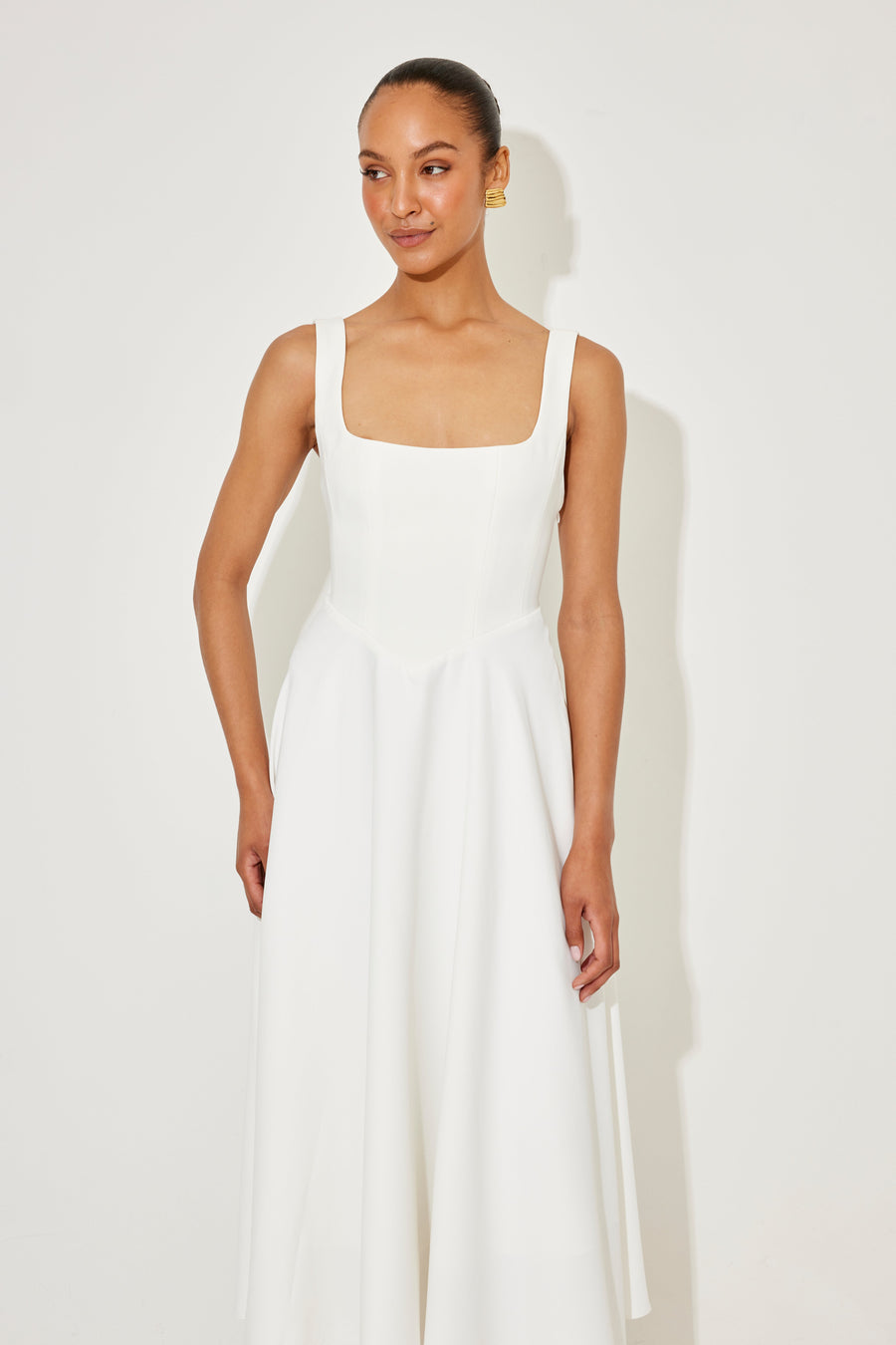 Idanha-a-Velha – Vestido Midi com Decote Quadrado